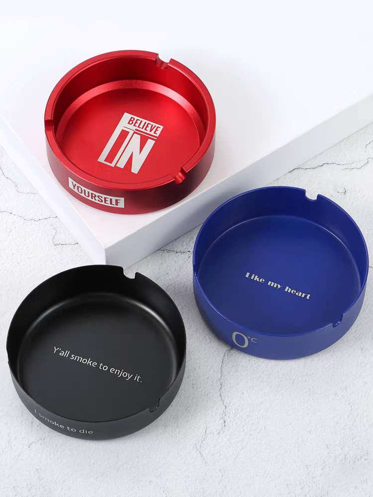 	bedruckte Aschenbecher