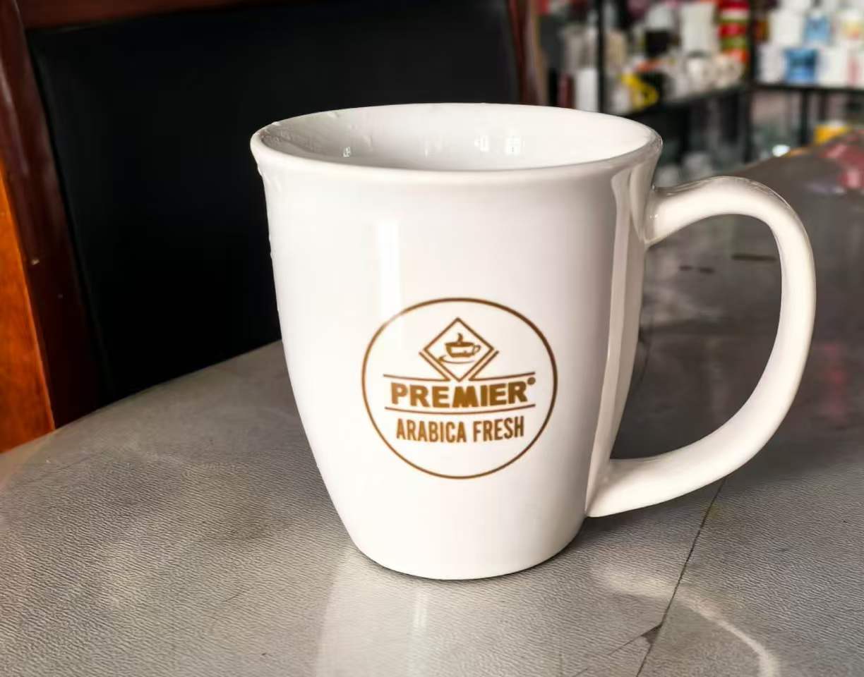 	Kaffeebecher mit Logo