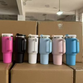 Thermobecher mit Logo bedrucken – große Auswahl Farben