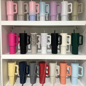 Thermobecher mit Logo bedrucken – große Auswahl Farben